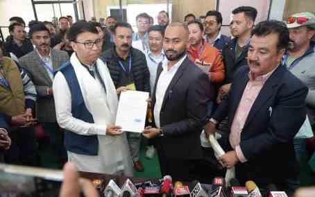Div Com, IGP Kashmir Review Departure Arrangements For First Batch Of Hajj Pilgrims At Srinagar Airport