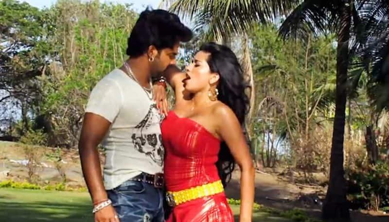 Monalisa SEXY Video Bhojpuri Actress Pawan Singh S Romantic Song Jag