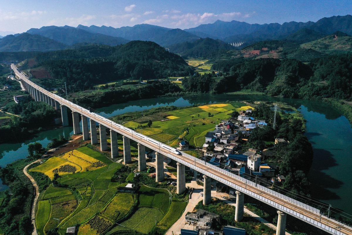 China Opens New High Speed Railway Linking Chengdu Yibin