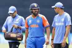 Dhoni Likely To Visit London For Muscle Tear Treatment; Will Decide Fu...