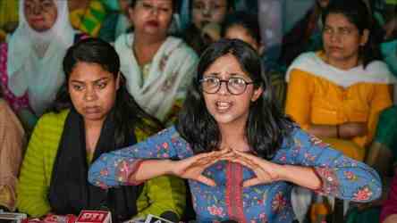 Emotional Start: Sunita Kejriwal's Roadshow For LS Polls Highlights Husba...