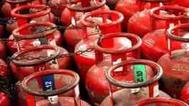 Oil rates fall as US crude inventories rise...