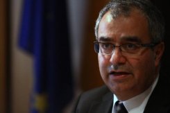 Cyprus central bank chief fights back