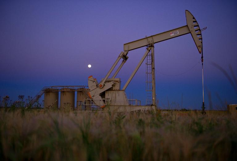Higher US stockpiles, stronger dollar hit oil prices