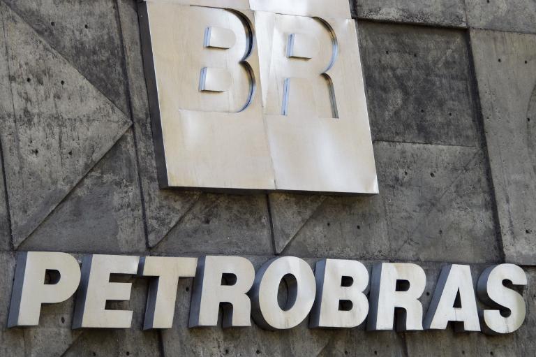 Three hurt in Brazil Petrobras refinery explosion