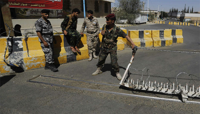 Yemen police colonel, bodyguard gunned down in south