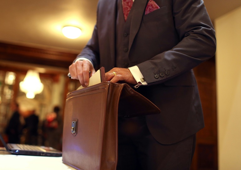 Portugal brings back 'golden visas' for wealthy investors Portugal brings back 'golden visas' for wealthy investors