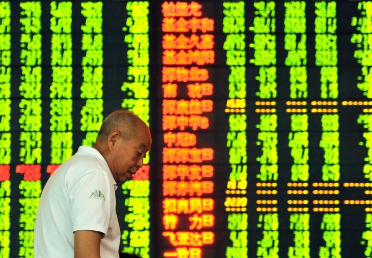 Shanghai stocks close down 7.63%, extending rout