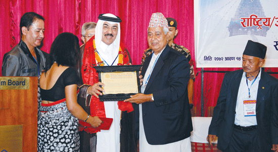 Nepal Press Club honors envoy for Qatar's support