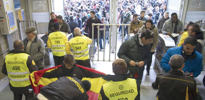 Fans brave unprecedented security for El Clasico in Madrid