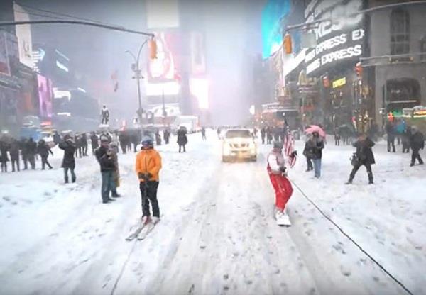 Casey Neistat's Snowboarding in the New York Snow Goes Viral