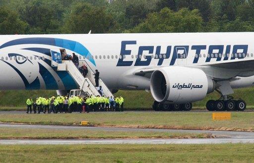 Egypt- Cypriot officials say there are no explosives on the hijacked plane