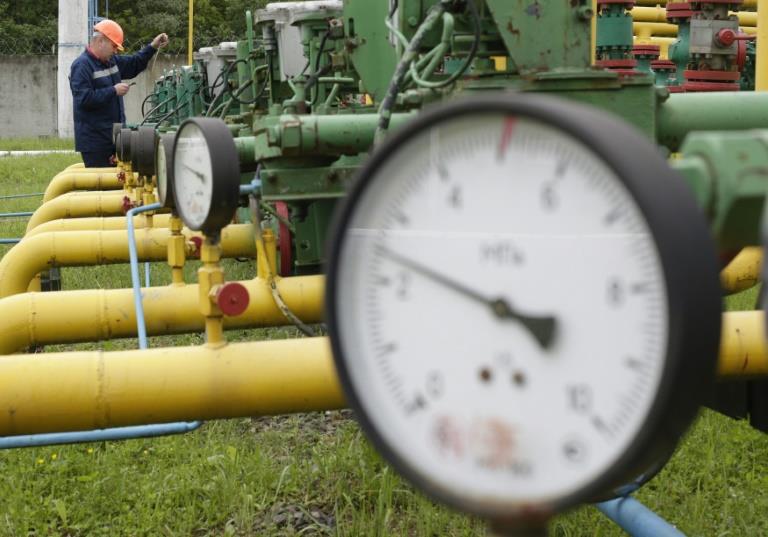 Ukraine says Russian gas too pricey, sticks with EU