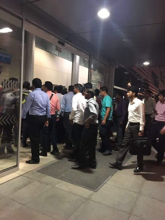 Passengers stranded as glitch delays Dubai Metro