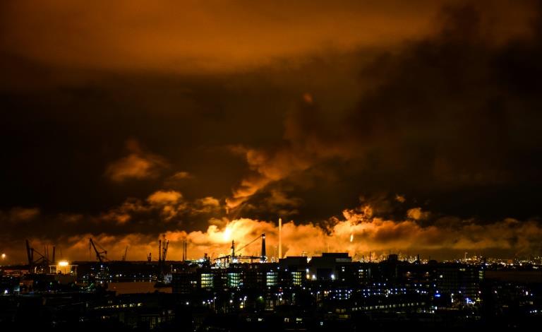 Europe's biggest refinery back on line after blaze