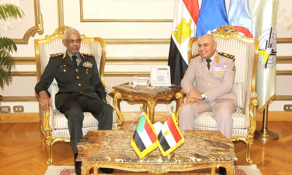 Egypt's Defence Minister receives his Sudanese counterpart in Cairo