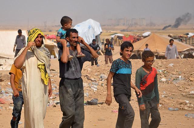Civilians in eastern Syria flee Daesh conscription