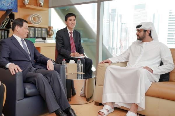 UAE- Maktoum bin Mohammed receives Mayor of Shanghai