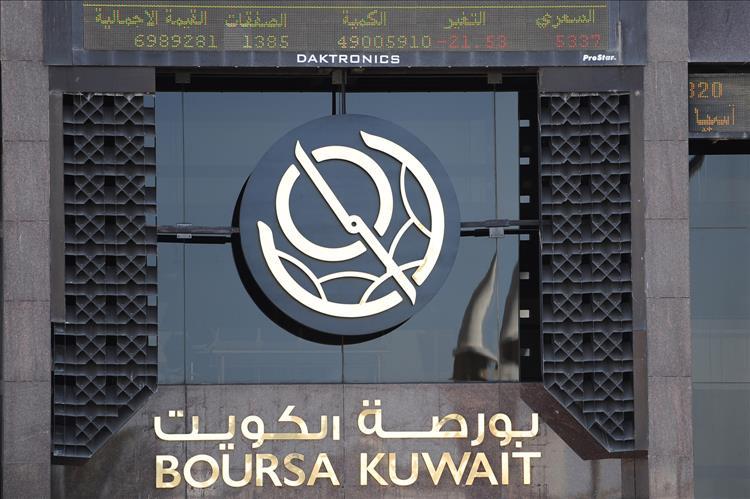Kuwait bourse closes session with bearish indices