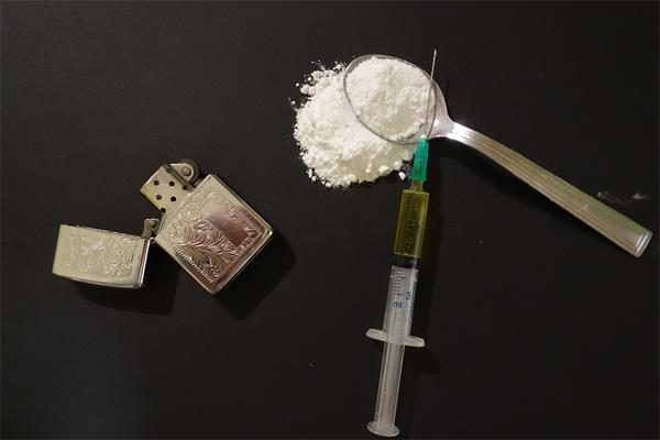 Kuwait- Woman among 3 citizens caught using drugs
