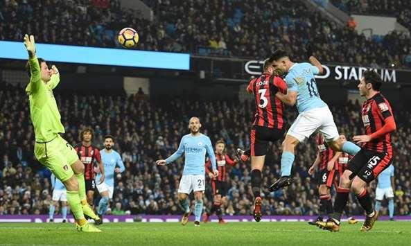 Aguero gives Man City 17th straight victory, Chelsea held by Everton