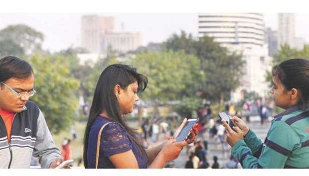 India increases import tax on mobile phones to 15%