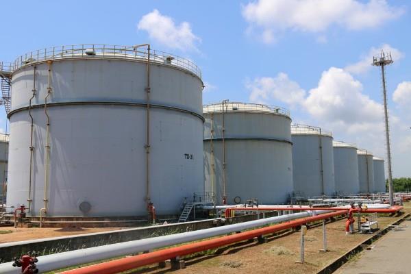 Sri Lanka builds new fuel storage tanks following recent fuel crisis