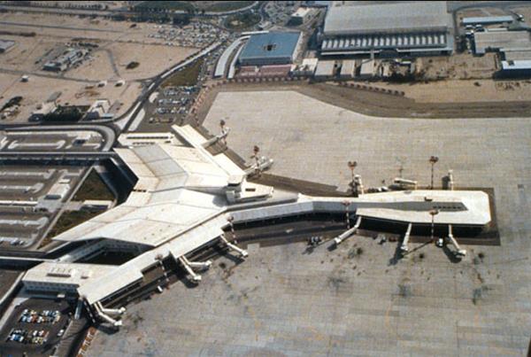 Airplane makes emergency landing at Kuwait International Airport