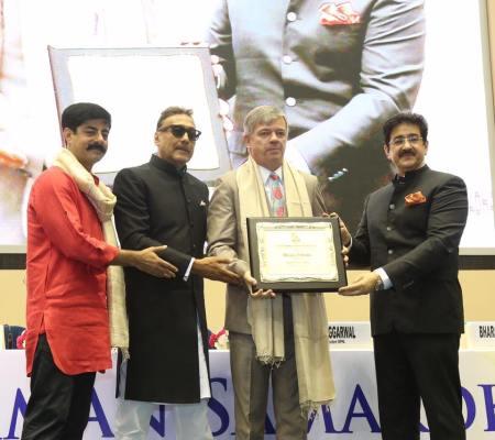 Hindi Cinema Samman for Ambassador of Czech Republic