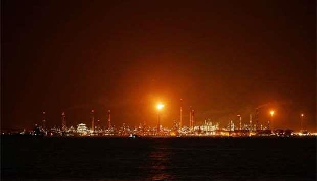 Qatar- Singapore holds 17, seizes tanker over alleged Shell oil theft
