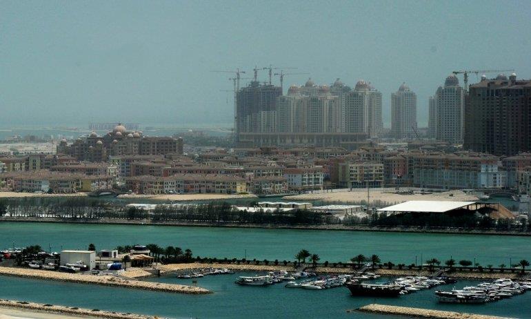 Qatar- Traffic Dept places mobile radar at The Pearl