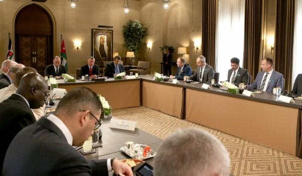 Jordan- King Meets British Royal College for Defence Studies Delegation
