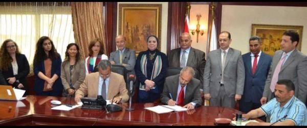 Egypt- SMEDA signs 5 contracts for youth employment in Assiut