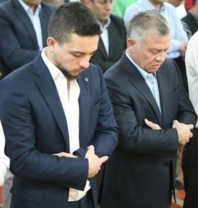 King, Crown Prince join Eid Al Fitr prayer at Aqaba Mosque