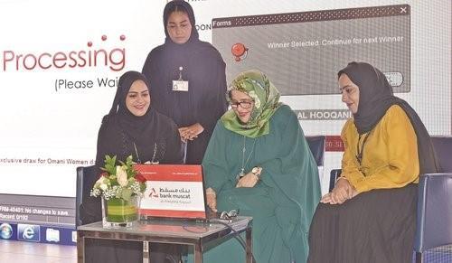 Bank Muscat Holds Al Mazyona Special Prize Draw For Zeinah Customers - 