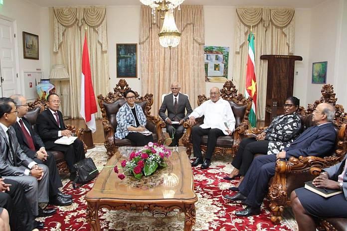 Indonesia strengthens economic cooperation with Suriname Indonesia Foreign Minister Retno Marsudi and Foreign Minister of Suriname Yldiz Pollack-Beighle delegations