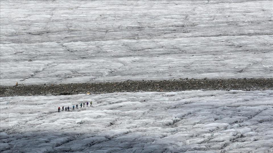 British-Swiss study reveals more glacier-shielding rock debris