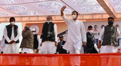 'Khat' on dais collapses at Rahul Gandhi's Kisan Mahapanchayat - Vimarsana News