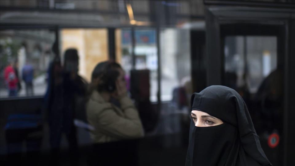 Schweiz – Das Burka-Verbot zieht Islamophobie und Feministinnen an