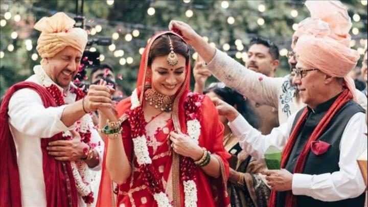 India- Dia Mirza got married without 'kanyadaan' and 'bidaai' | NewsBytes - Vimarsana News