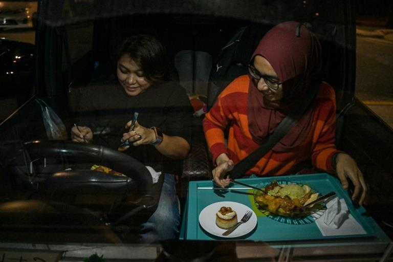 Lockdown-weary Malaysians get appetite for drive-in dining - Vimarsana News