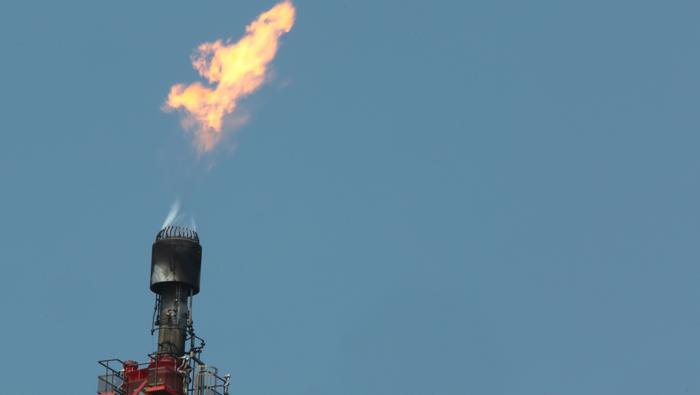 Crude Oil and Gold Prices Drop into the Weekend, Setting Course for Deeper Losses? - Vimarsana News