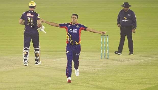 Karachi ease past Quetta Gladiators in PSL opener - Vimarsana News