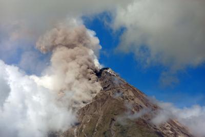  Philippines braces for volcano eruption, evacuations on 