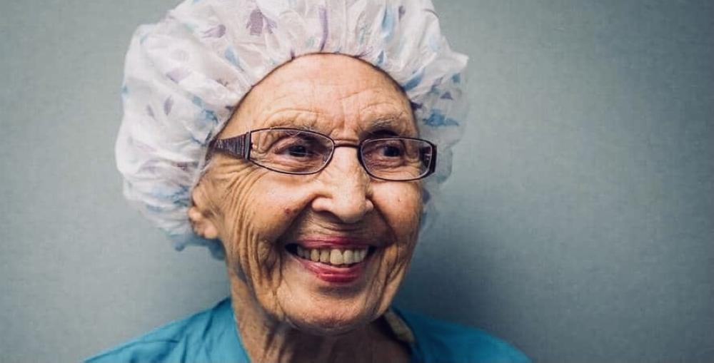 ممرضة تتقاعد بعد 70 سنة من الخدمة