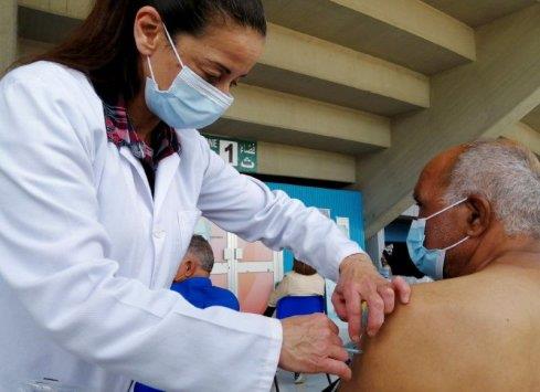 Tunisia vaccinates more than half a million people in a day