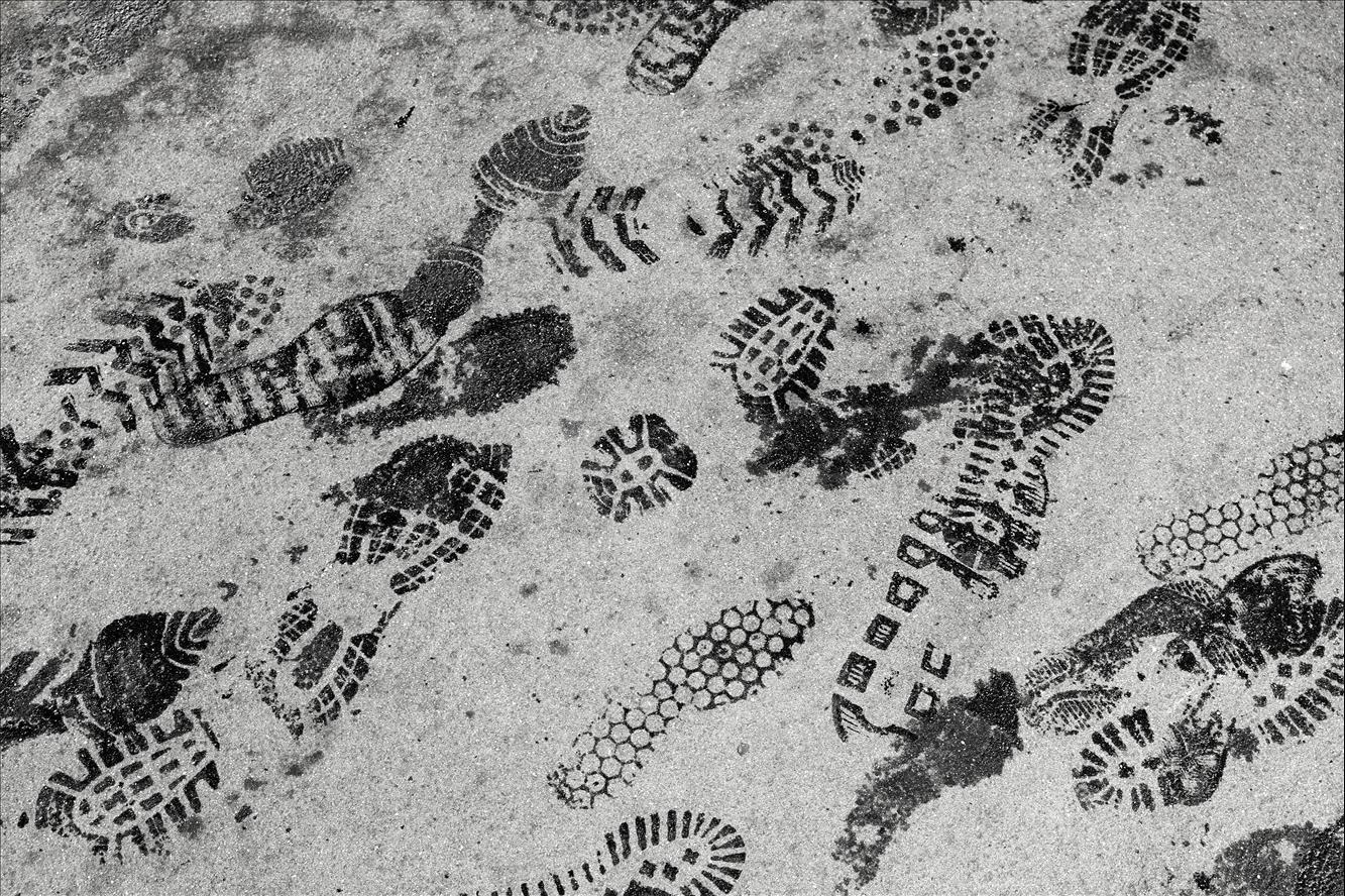 We trained AI to recognise footprints, but it won' t replace forensi...