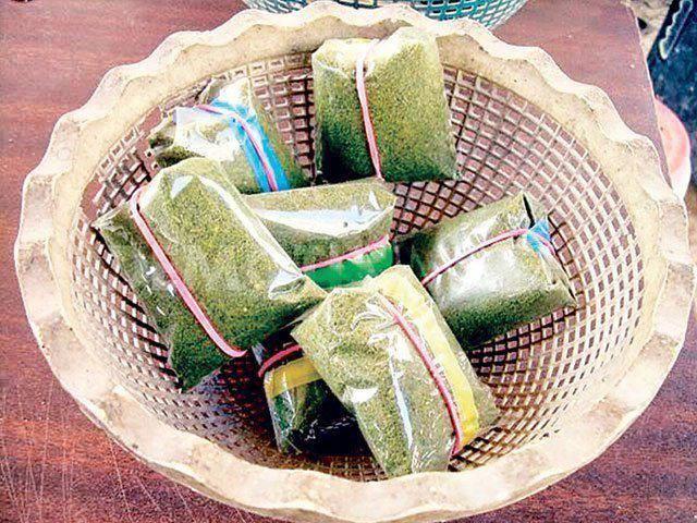 how to use tobacco pouches Did you know that the use of nicotine pouches is on the rise, especially  among middle and high school students? Here are some tips to help quit,  provided by the Truth Initiative!