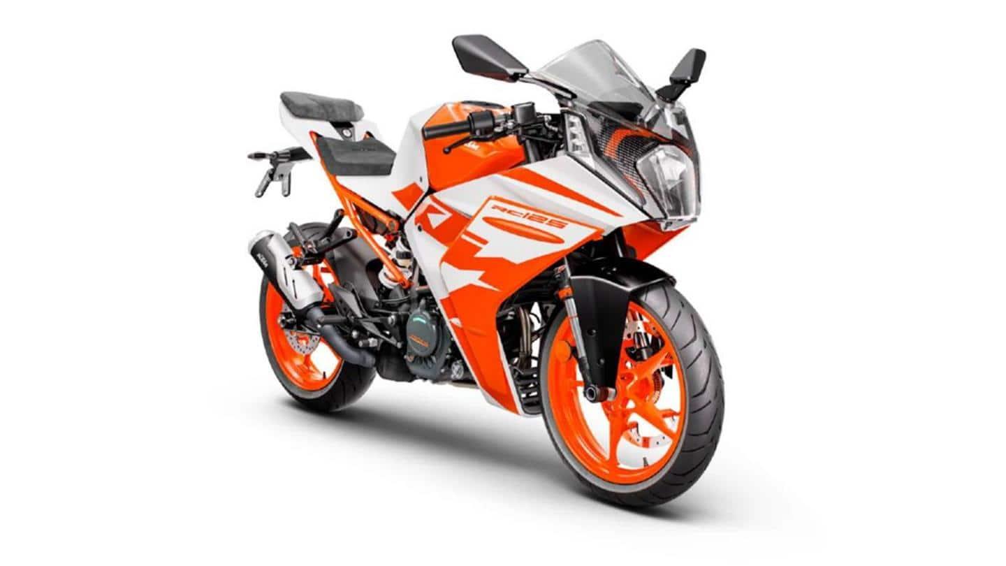 2022 KTM RC 125 and RC 390 motorcycles 