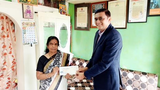 Vasu Healthcare felicitates Pushpa Pagdhare, Singer of 'Itni Shakti' Prayer Song Vasu Healthcare felicitates Pushpa Pagdhare, Singer of 'Itni Shakti' Prayer Song